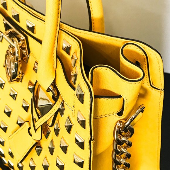 MK MICHAEL KORS | Hamilton Saffiano Leather Yellow Studded Purse | Lock & Key - Picture 4 of 16